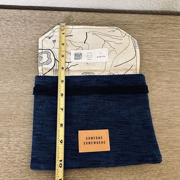 Delta Airlines First Class Someone Somewhere Amenity Kit Toiletry Case Bag - Picture 2 of 3